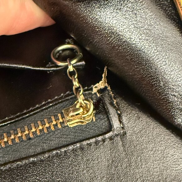 1950's Susan Gail Black Leather Handbag with gold tone hardware - Picture 7 of 16